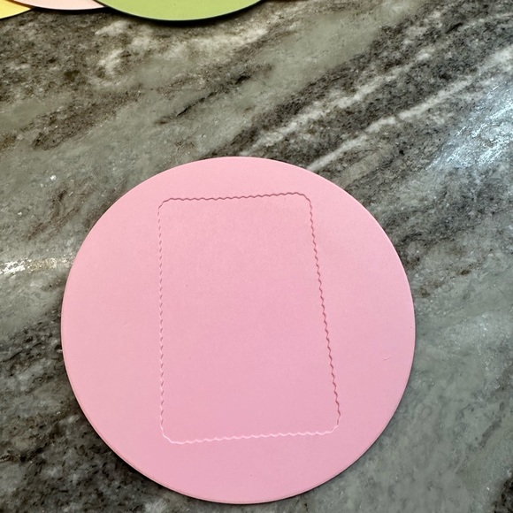 Mini polaroid photo picture frames and line mini paper clips - Picture 2 of 3